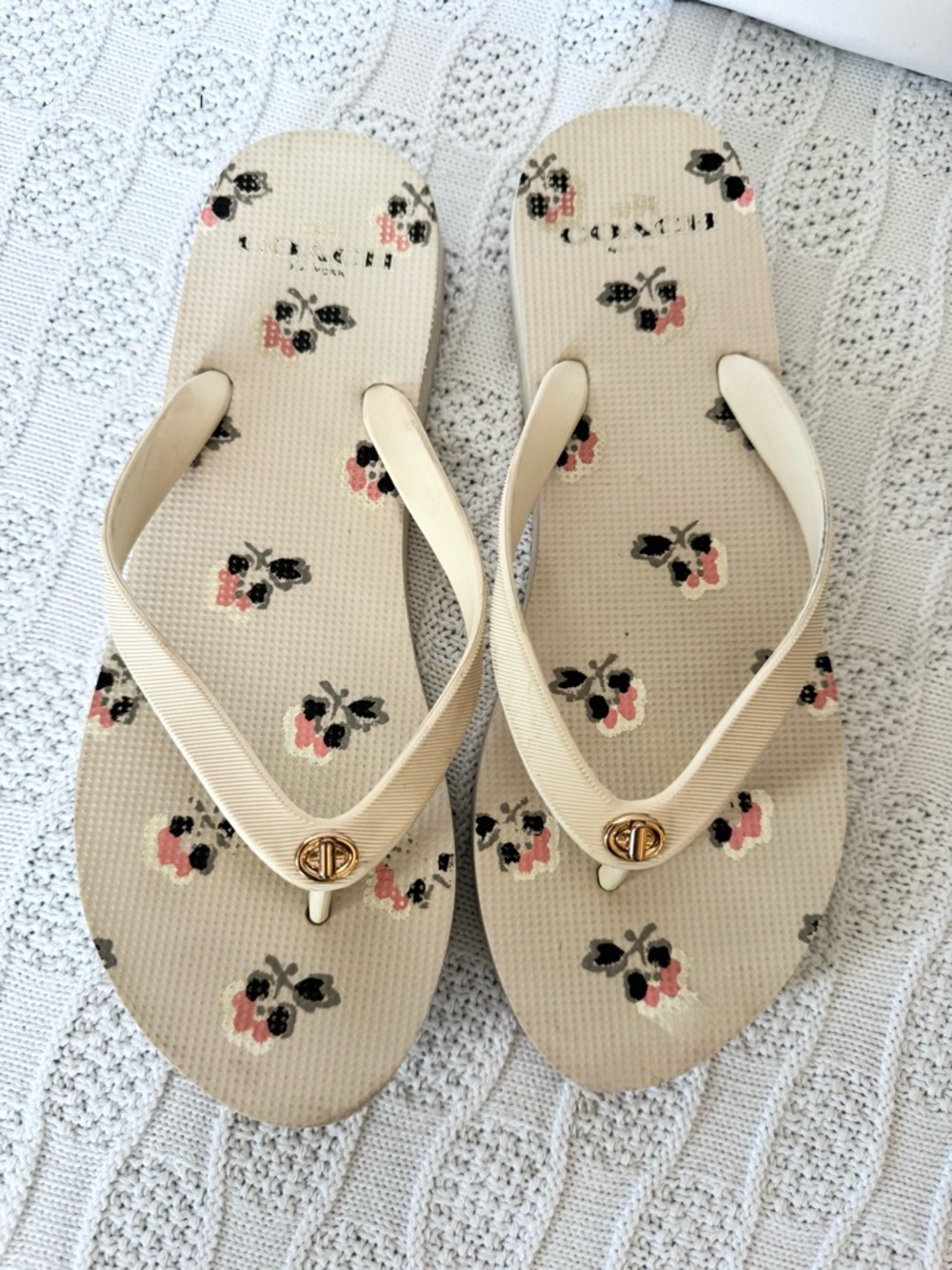 Coach Alyssa cream floral flip flop